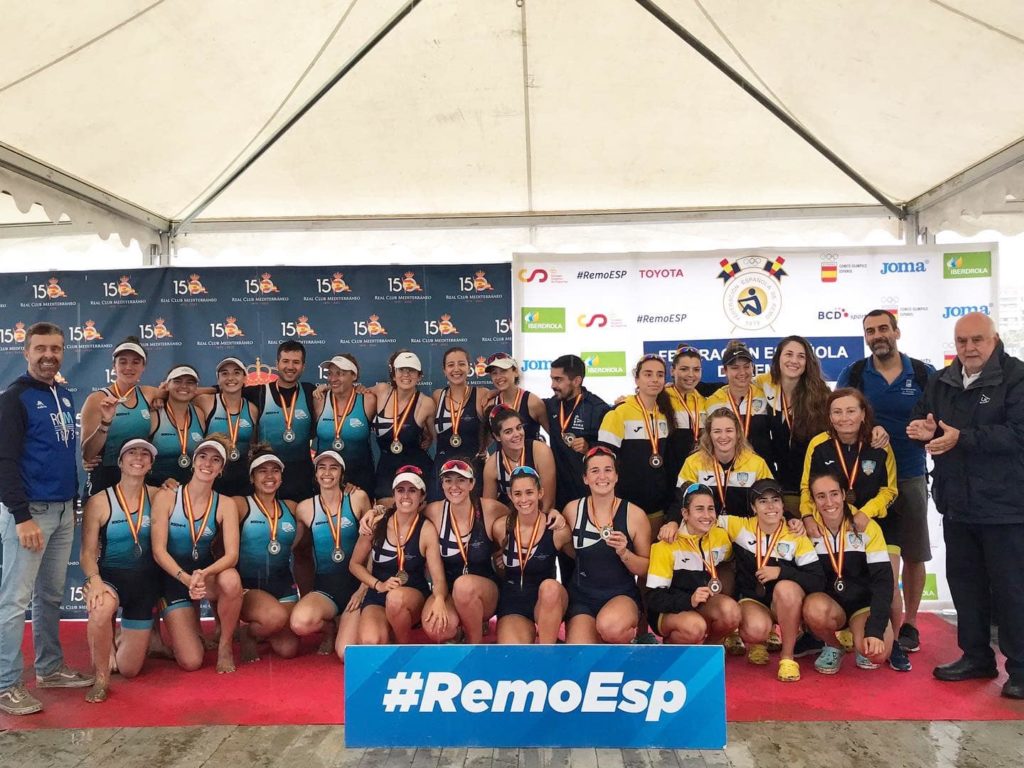 Las remeras del equipo absoluto del RCRA, campeonas de España